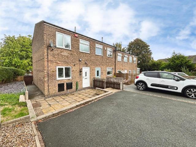 House for sale in Broad Folds, Clayton
