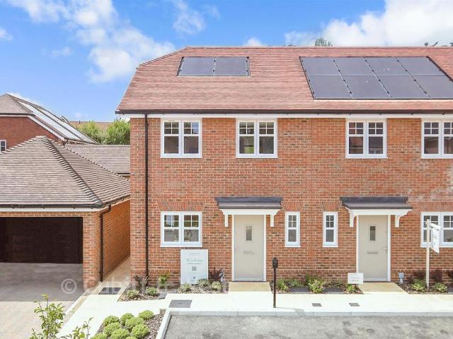 House for sale in Perryfields, West Sussex