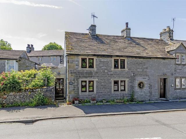 House for sale in Froggatt, East Midlands