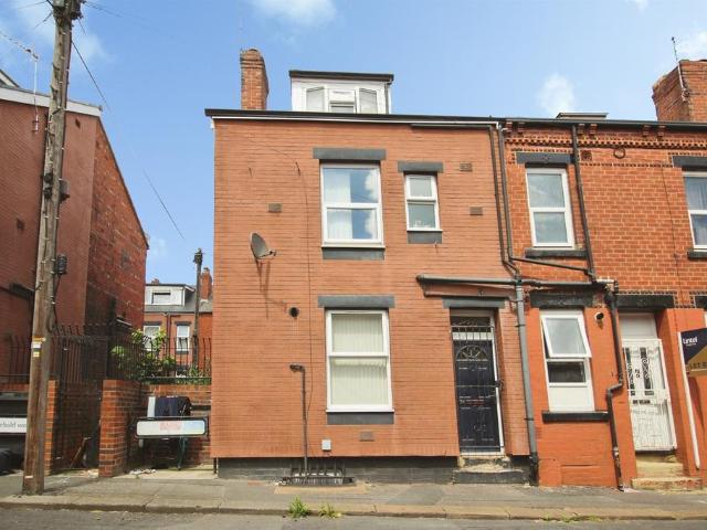 House for sale in Holbeck, West Yorkshire