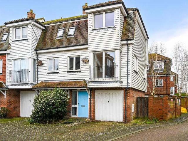 House for sale in Heathlands, East Sussex