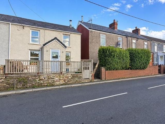 House for sale in Gilfach Goch, Hendreforgan