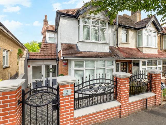 House for sale in Carshalton-on-the-Hill, Greater London
