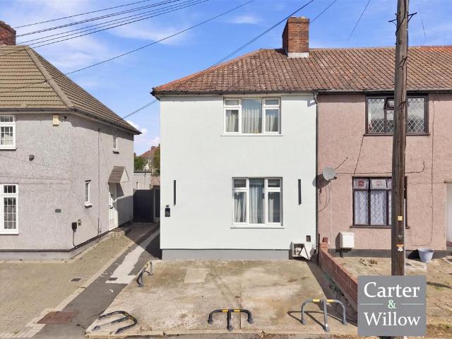 House for sale in Dagenham, Greater London