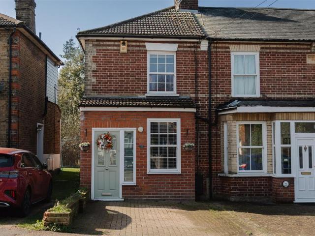 House for sale in The Galleries, Navestock Side