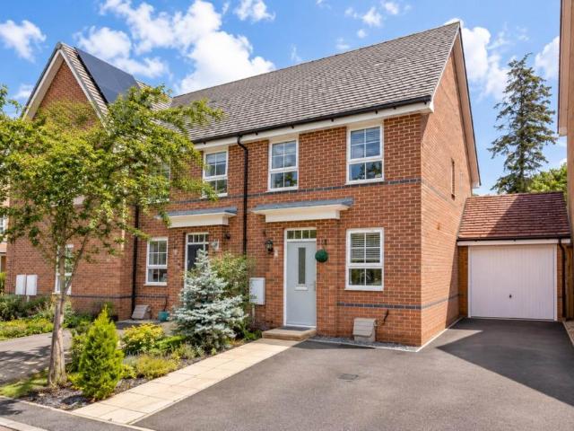 House for sale in Roe Green, Welwyn Hatfield