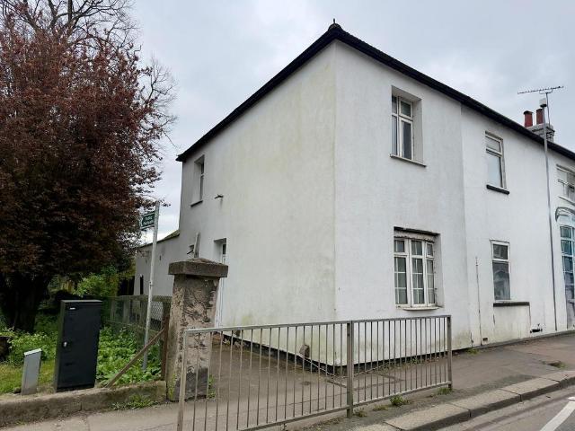 House for sale in Woodcote, Epsom