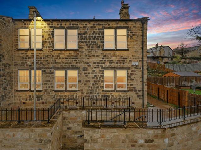 House for sale in Farnley, West Yorkshire
