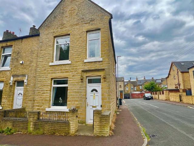 House for sale in Elland, West Yorkshire