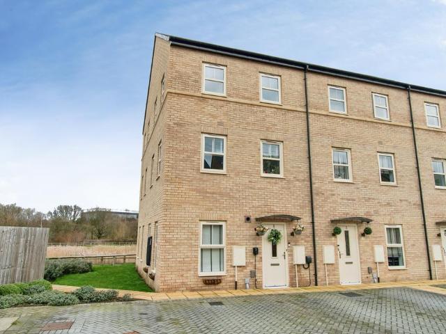 House for sale in Cutsyke, Castleford