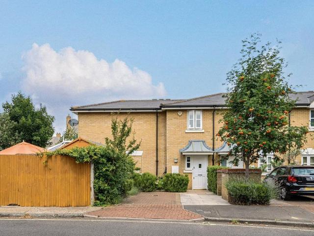 House for sale in Kennington, Greater London