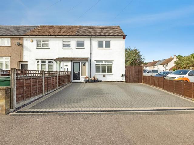 House for sale in Carpenders Park, Three Rivers