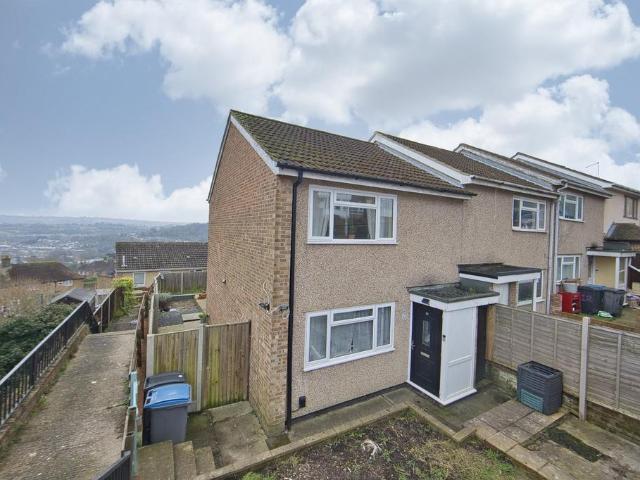 House for sale in River, Ash