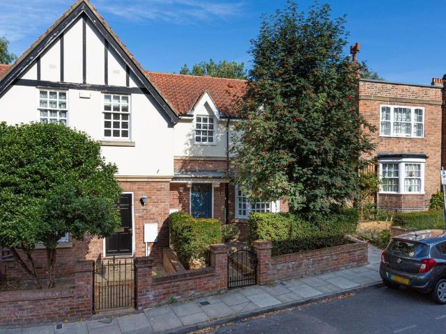 House for sale in High Field, York