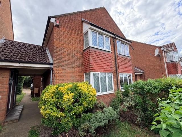 House for sale in Marsh Farm, Luton