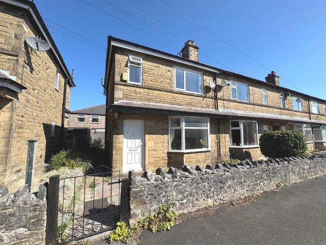 House for sale in Charlesworth, East Midlands