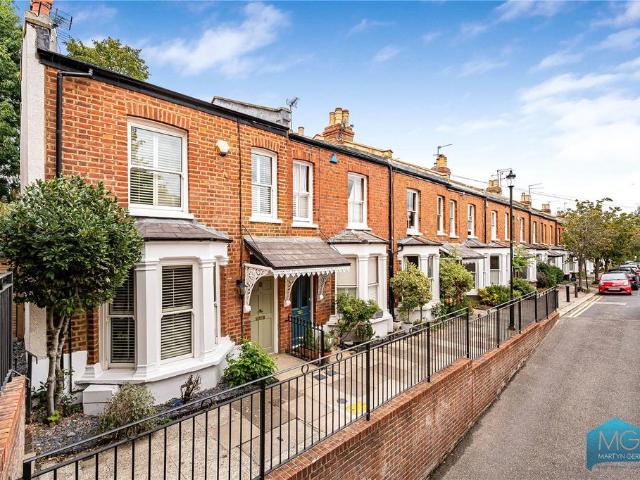 House for sale in Winchmore Hill, Greater London
