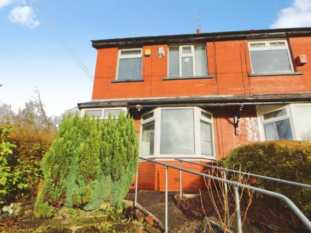 House for sale in Brookfield, Charlesworth