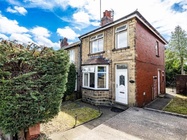 House for sale in Huddersfield, West Yorkshire