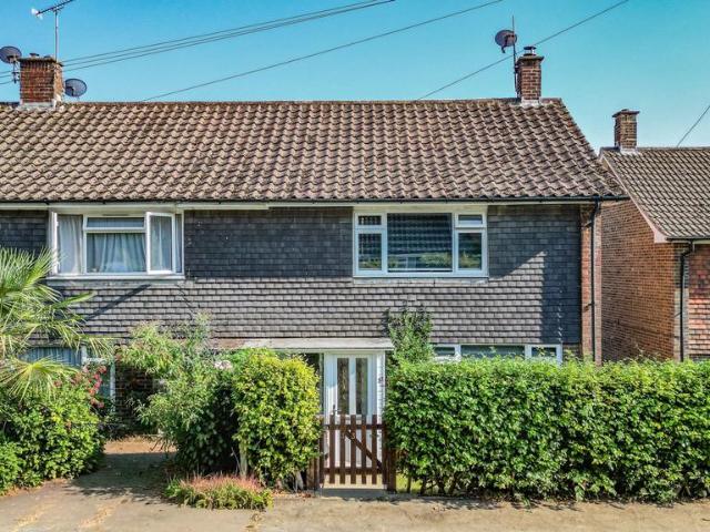 House for sale in Hurst Green, Heathlands
