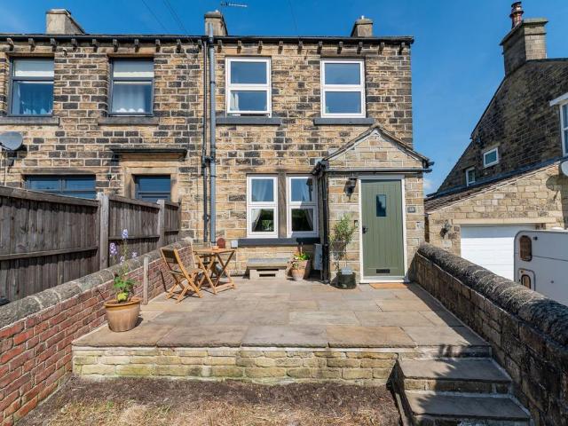 House for sale in Shelley, Shepley