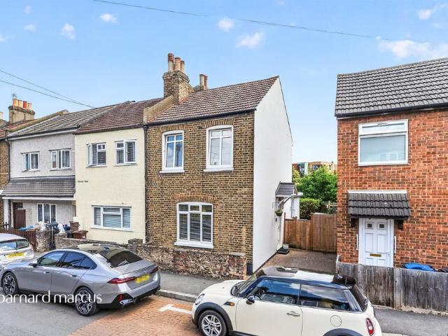 House for sale in London Borough of Merton, Mitcham