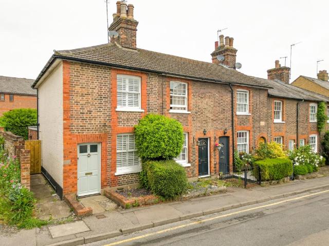 House for sale in Ashlyns Estate, Pouchen End