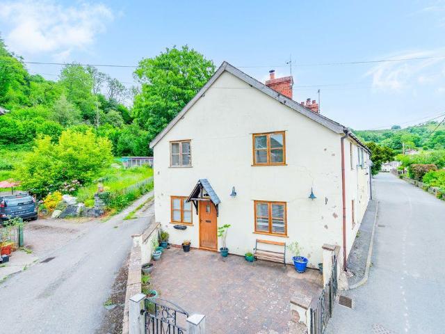 House for sale in Glyn Ceiriog, Wales
