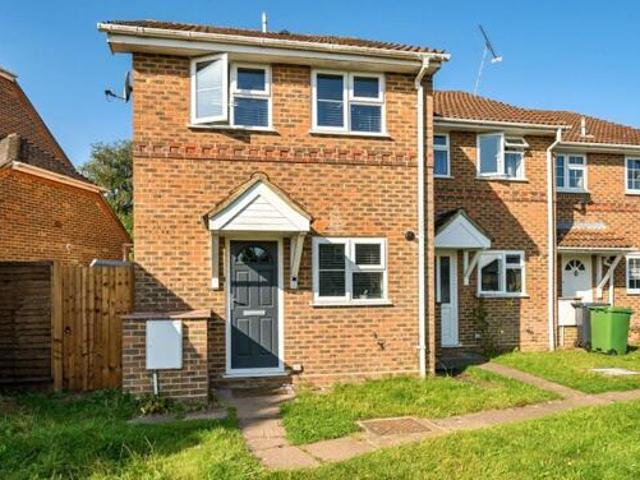 House for sale in Heol-las, Surrey