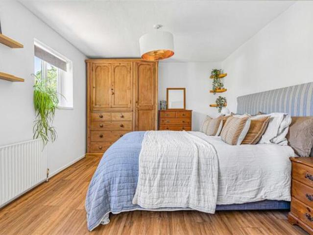 Cottage for sale in Barnwell, Arbury