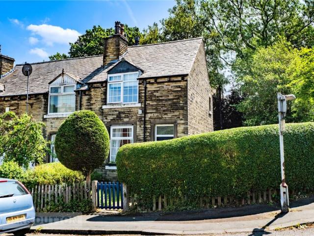 Terraced House for sale in Huddersfield