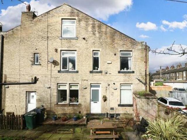 House for sale in Greengates, West Yorkshire