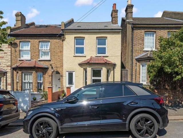 Cottage for sale in London Borough of Croydon, South Norwood