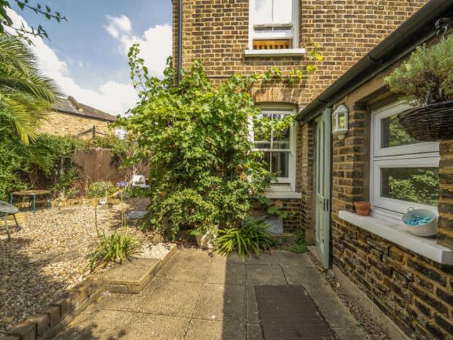 Cottage for sale in East Greenwich, Greater London