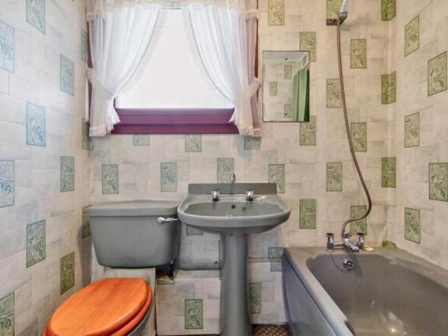 Cottage for sale in Milton, Scotland