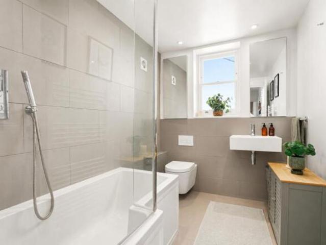 Cottage for sale in St Albans, Five Acres