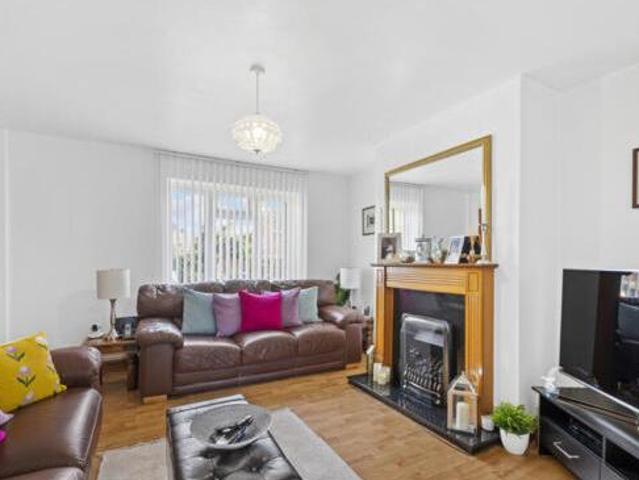 House for sale in Chessington