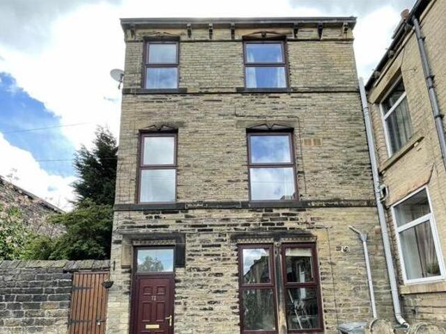 House for sale in Cleckheaton, West Yorkshire