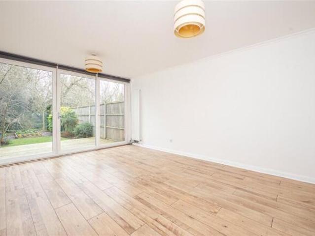 Cottage for sale in Twickenham, Greater London