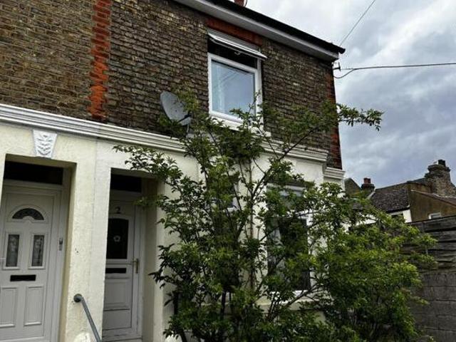House for sale in Mill Hill, Dover