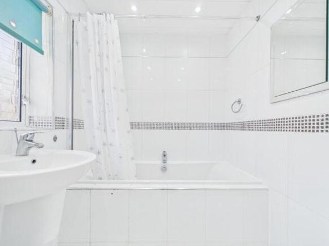 Cottage for sale in Carmyle, Scotland