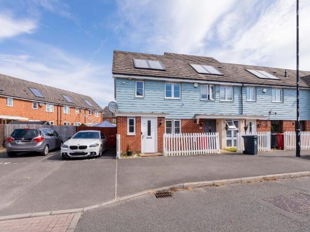 Terraced House for sale in Cippenham