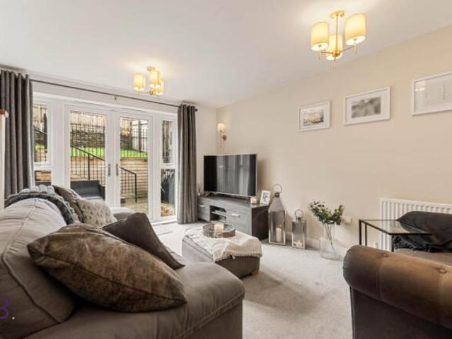 Cottage for sale in Town End, Bradford