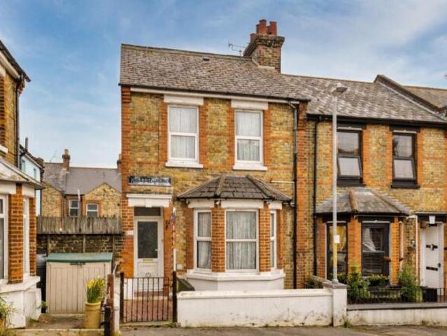 Cottage for sale in East Cliff, Acol
