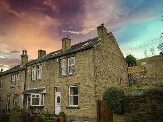 House for sale in Huddersfield, West Yorkshire
