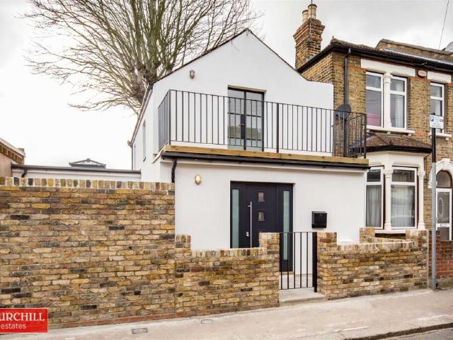 Terraced House for sale in Walthamstow