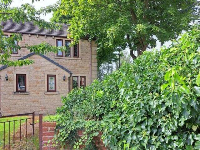 House for sale in Mirfield, West Yorkshire