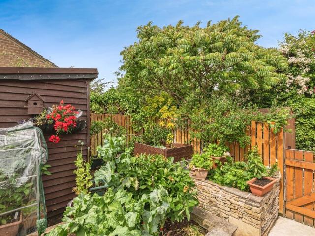 Terraced House for sale in Huddersfield