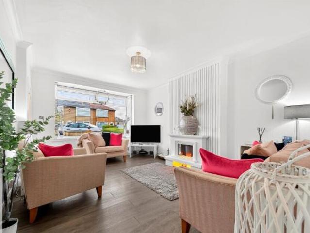 Cottage for sale in Clarkston, Scotland
