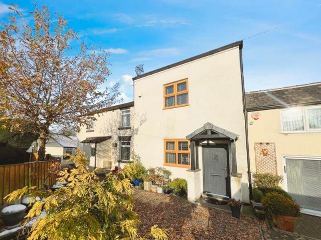 Terraced House for sale in Lostock